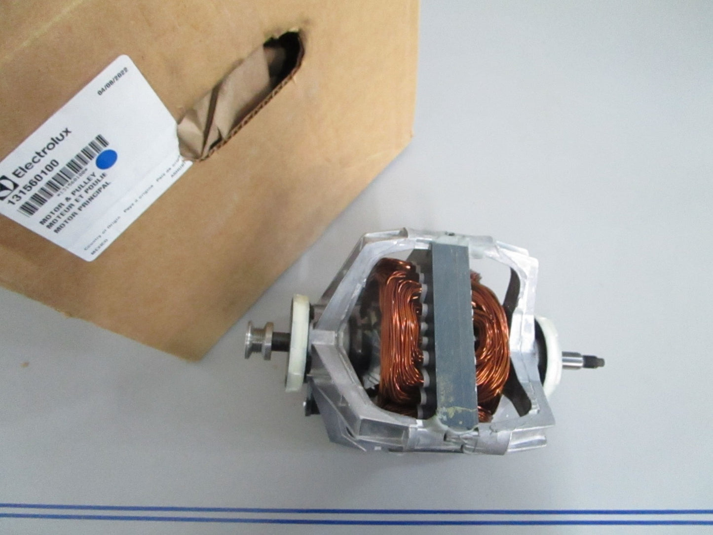 *NEW OEM* 0820 Electrolux Motor & Pulley 131560100
