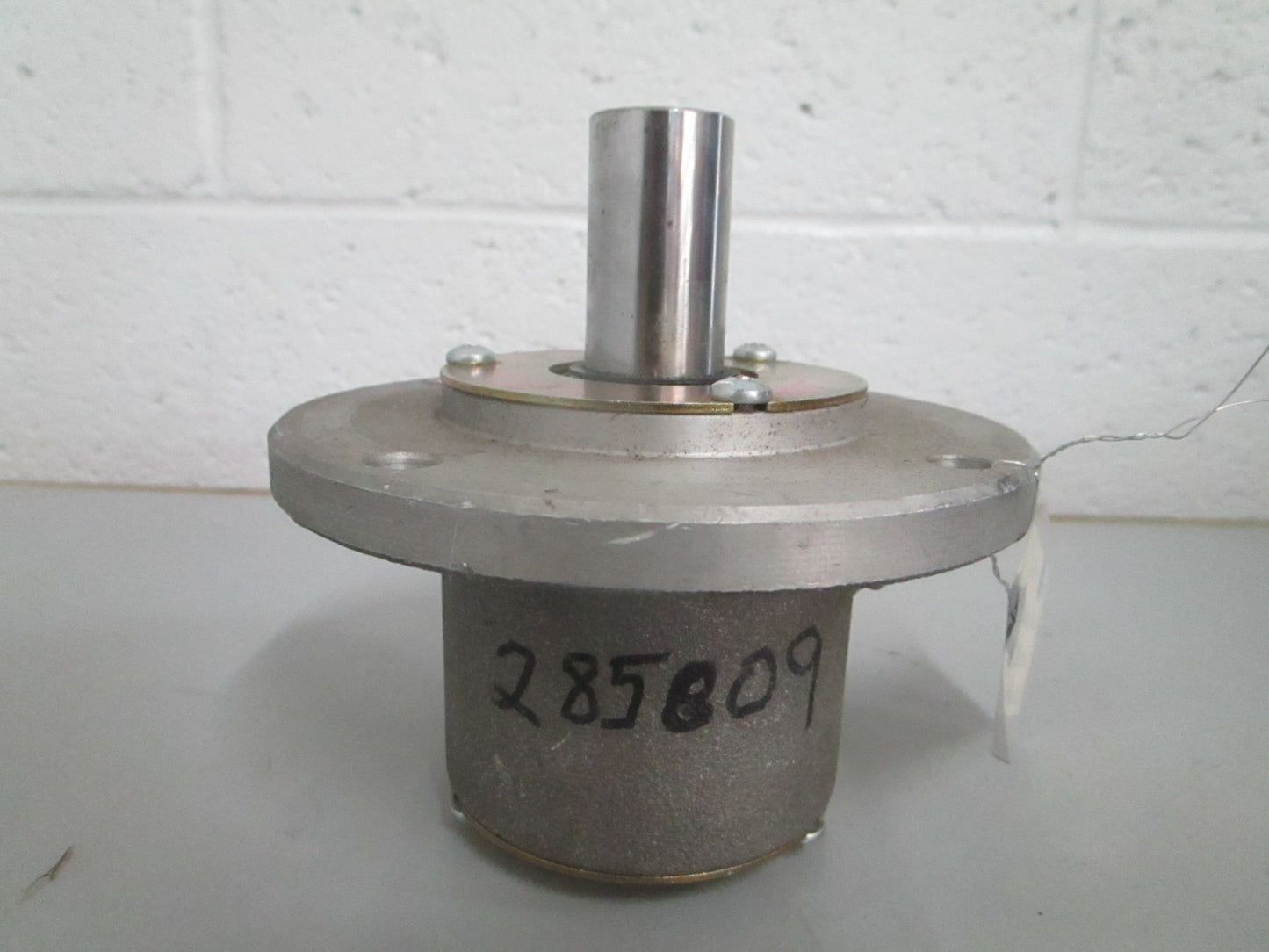 *NEW* 0820 Stens Spindle Assy 285-809 Fits Bobcat