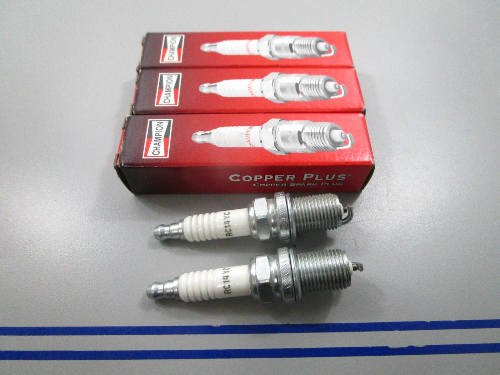 *NEW* (LOT OF 5) 0810 Champion Spark Plug RC14YC