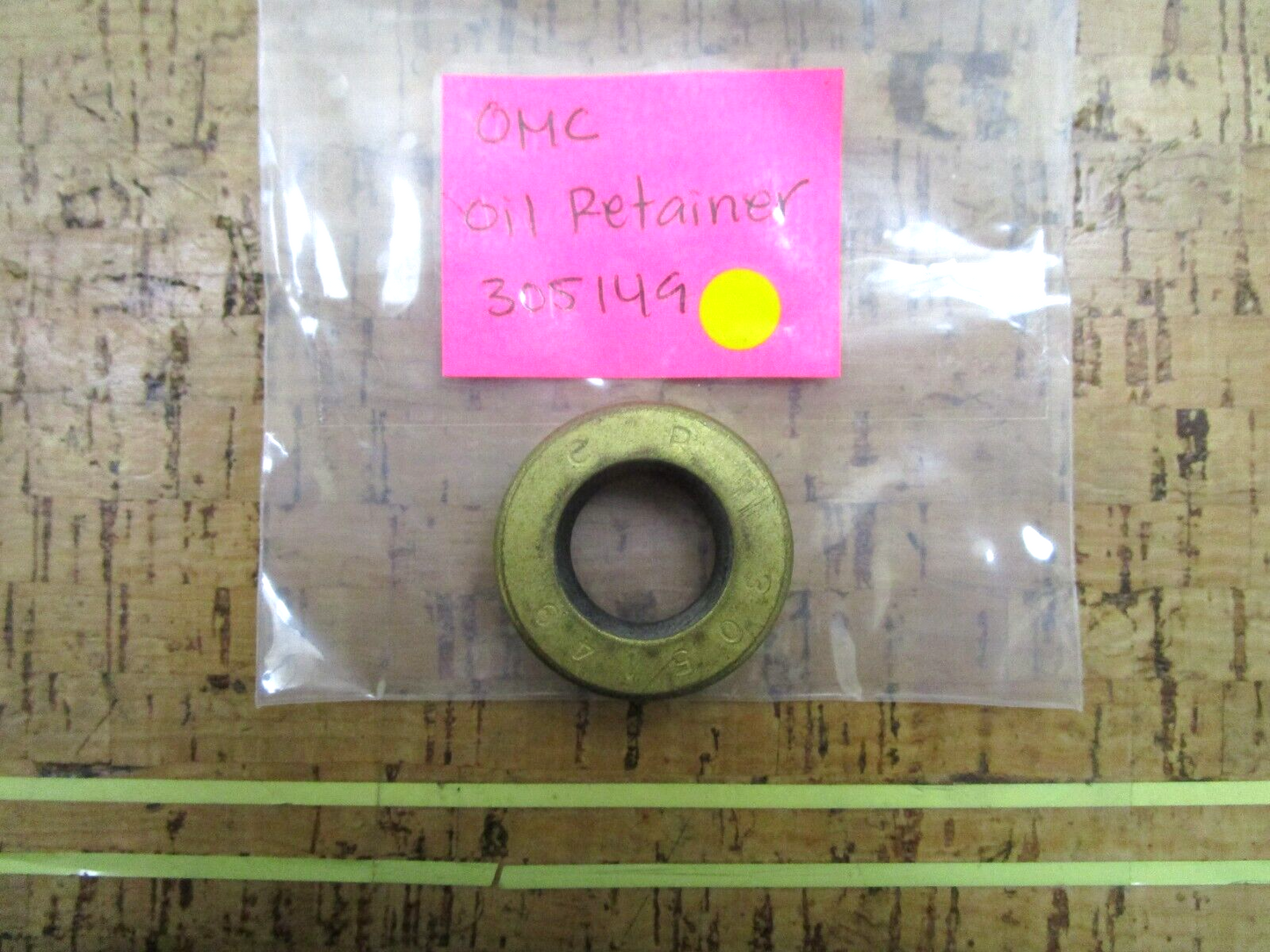 *NEW OEM* 0750 OMC Johnson Evinrude OIL RETAINER 305149 0305149