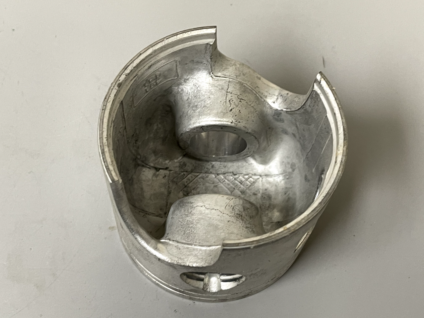 *NEW OEM* 0670 OMC Johnson Evinrude Piston 391481 0391481