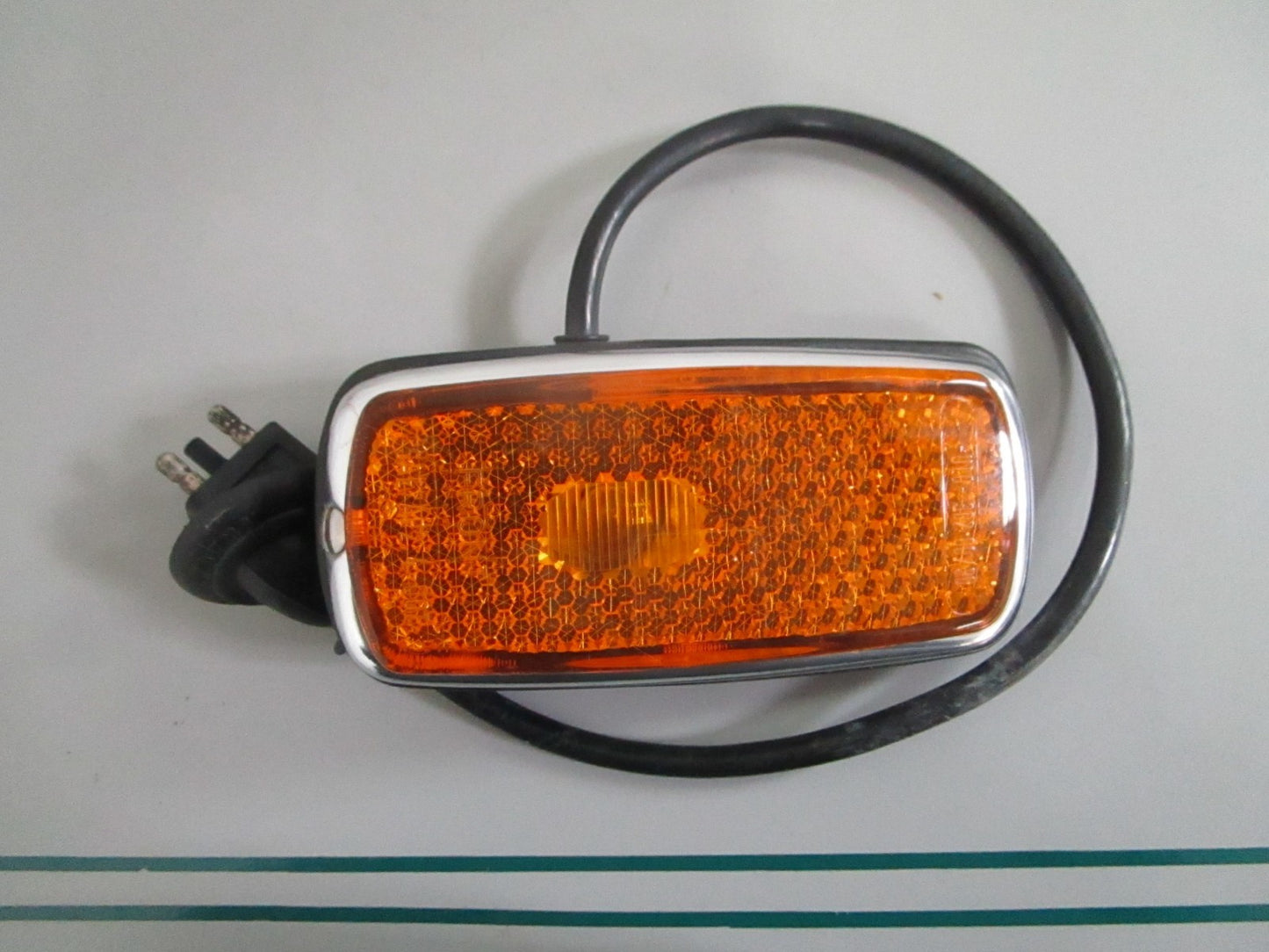 NEW OEM 0008260441 Mercedes-Benz RH Front Side Marker Light 0820