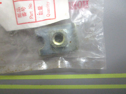 *NEW OEM* 0810 Honda Clip Nut 64527-KT8-710