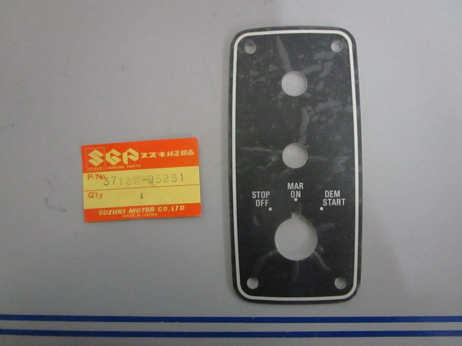 NEW OEM 37139-95251 Suzuki Switch Plate 0820