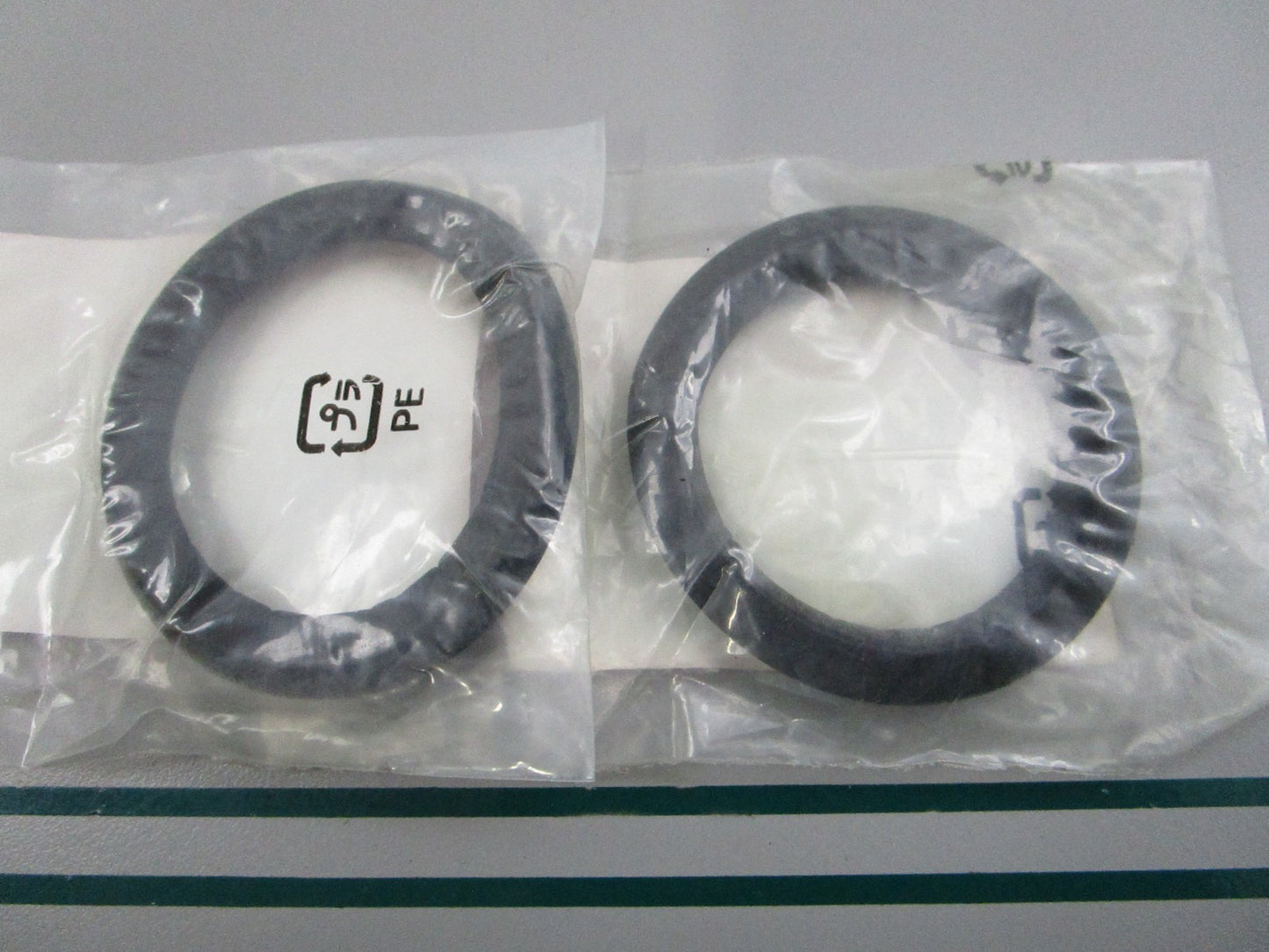 NEW OEM (LOT OF 2) 11831-ZW1-000 Honda Rubber Seal 0810