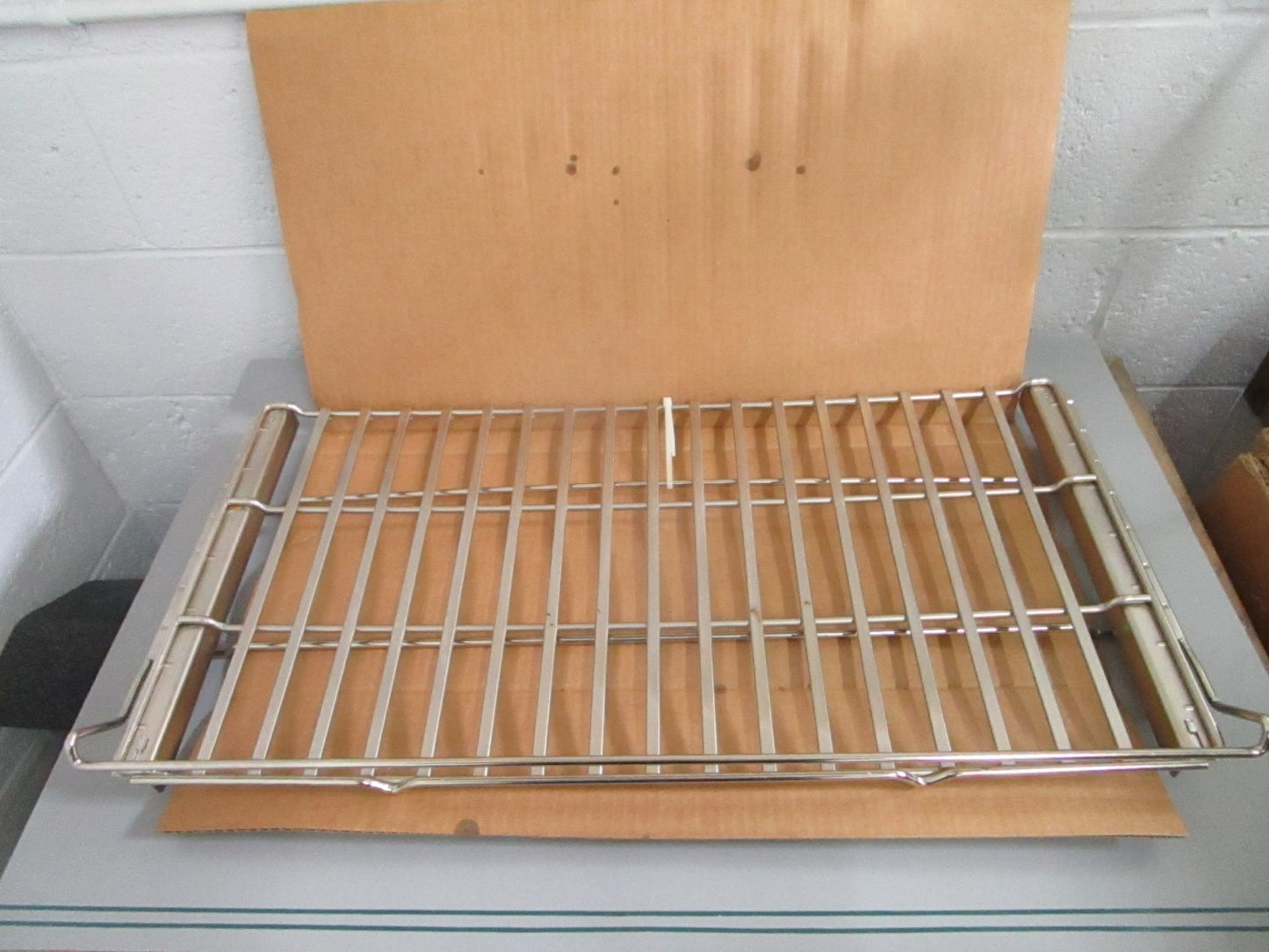Whirlpool NEW OEM Sliding Oven Rack W11545292 NOS Part 0820