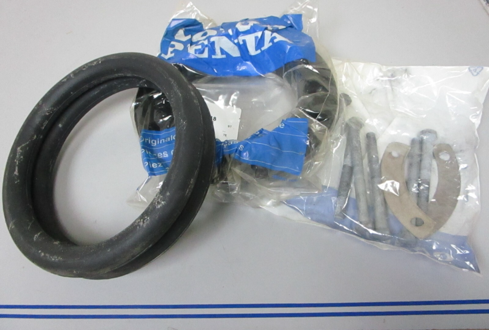 *NEW OEM* 0720 Volvo Penta Clamp Ring Kit 854315