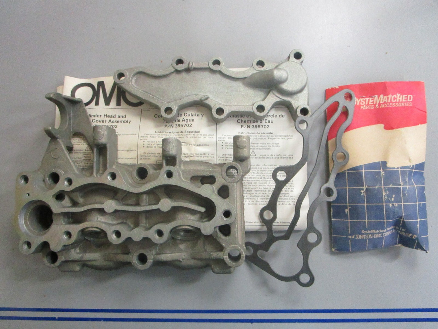 *NEW OEM* 0820 OMC Johnson Evinrude Cylinder Head & Water Cover 395702 0395702