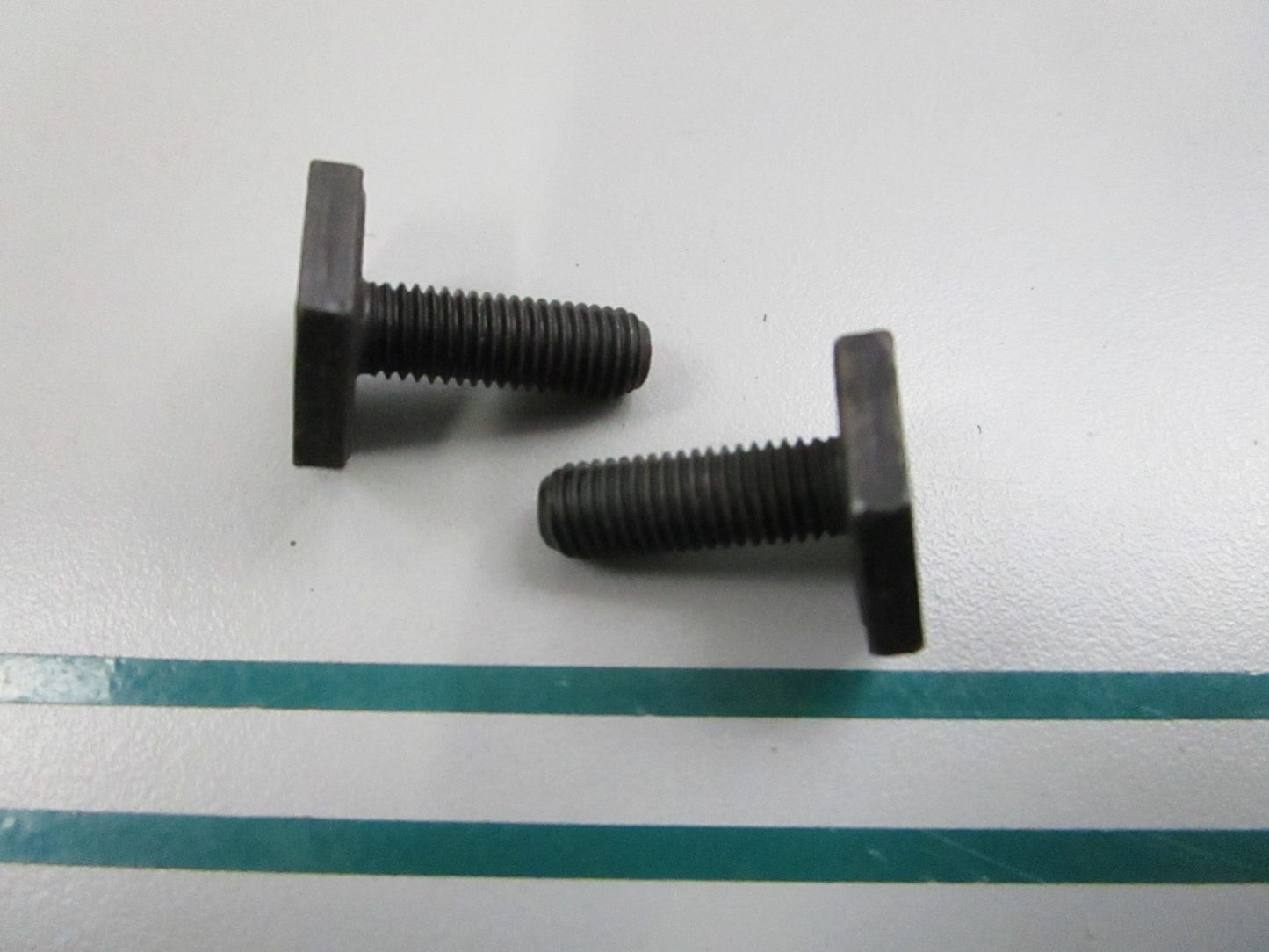 NEW OEM 10-20925 2 Mercury Quicksilver 2 Screw Set 0810