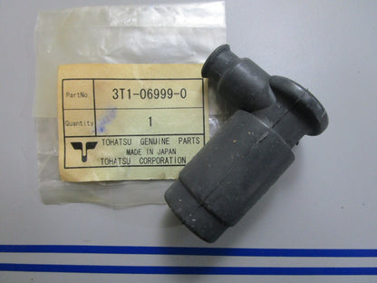 *NEW OEM* 0810 Tohatsu Plug Cap 3T1-06999-0 3T1069990