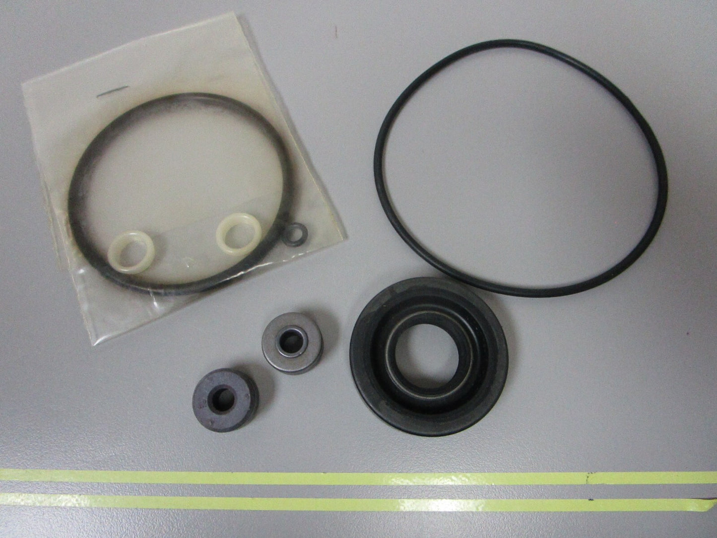 *NEW OEM* 0810 Mercury Quicksilver Seal Kit FK1060
