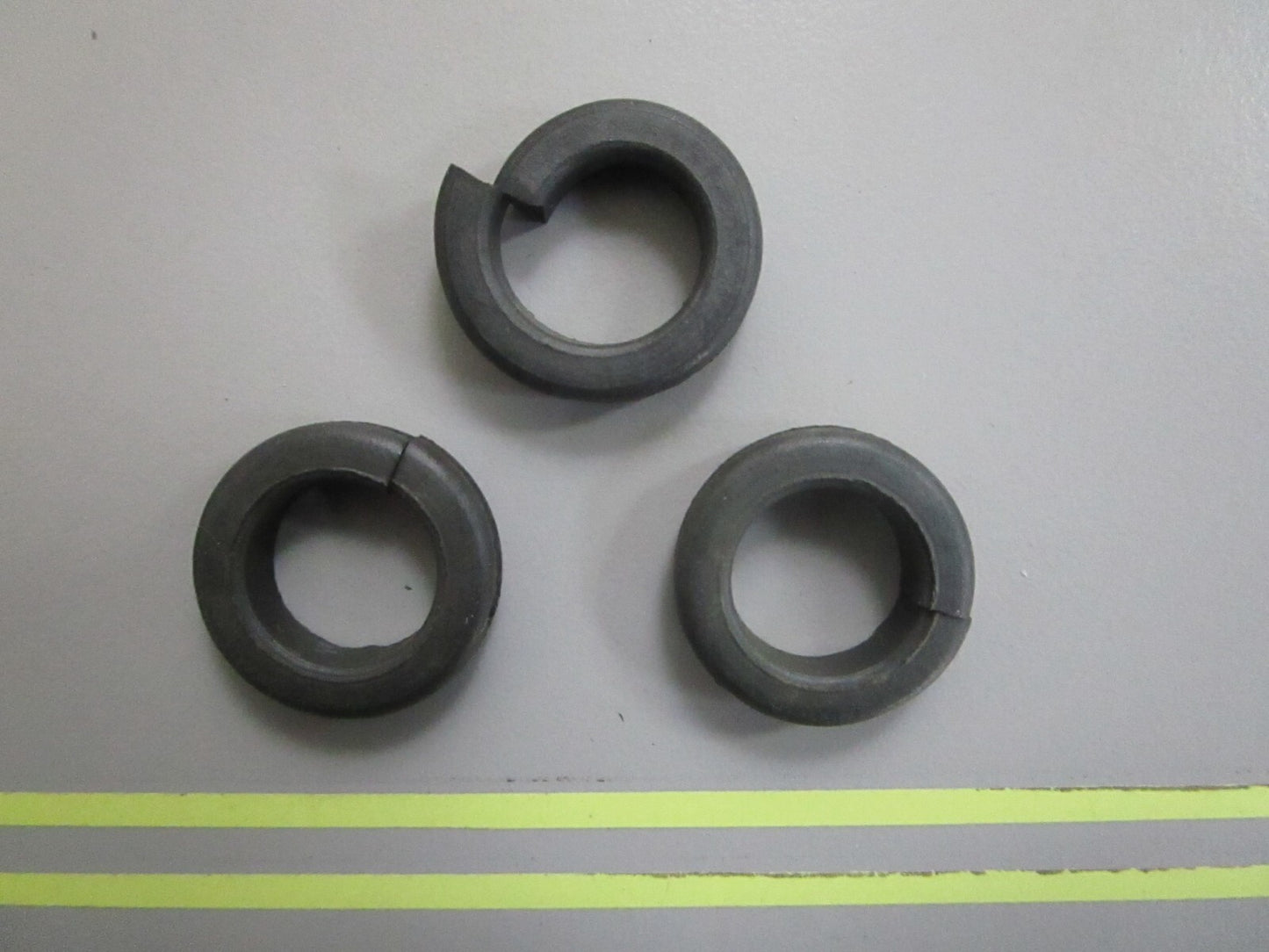 *NEW OEM* (LOT OF 3) 0810 OMC Johnson Evinrude Grommet 300454 0300454