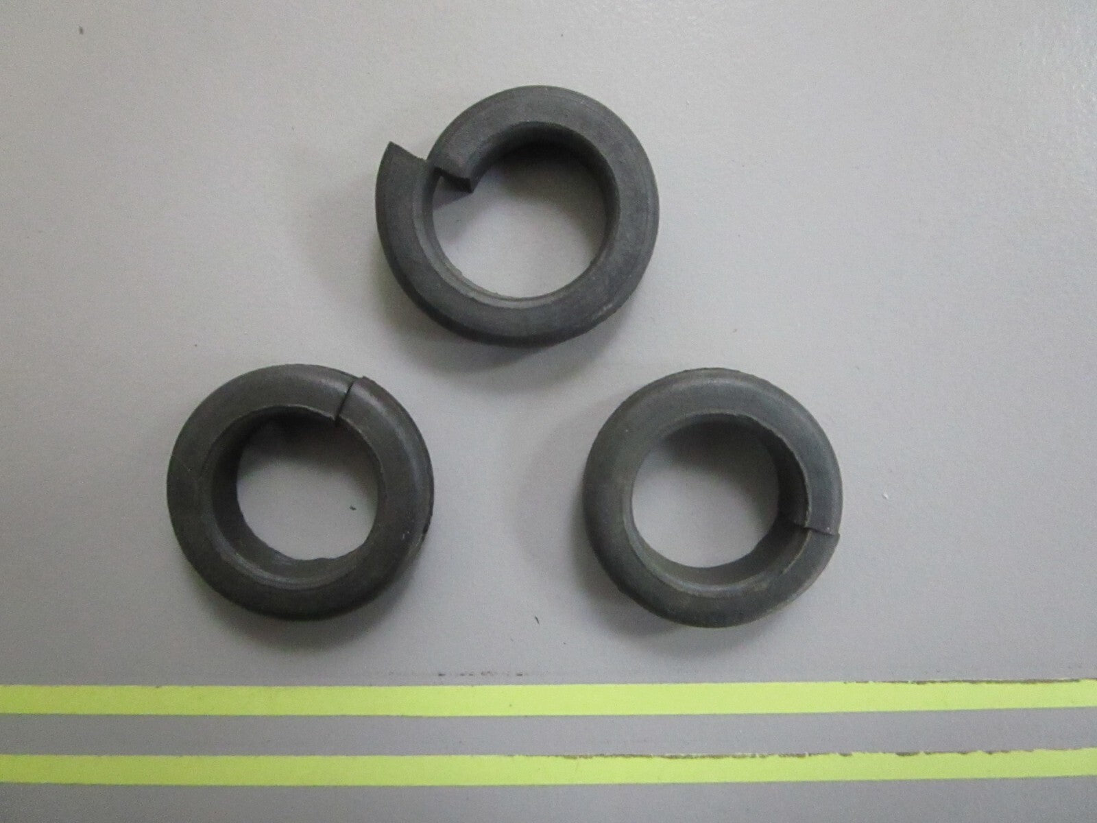 *NEW OEM* (LOT OF 3) 0810 OMC Johnson Evinrude Grommet 300454 0300454