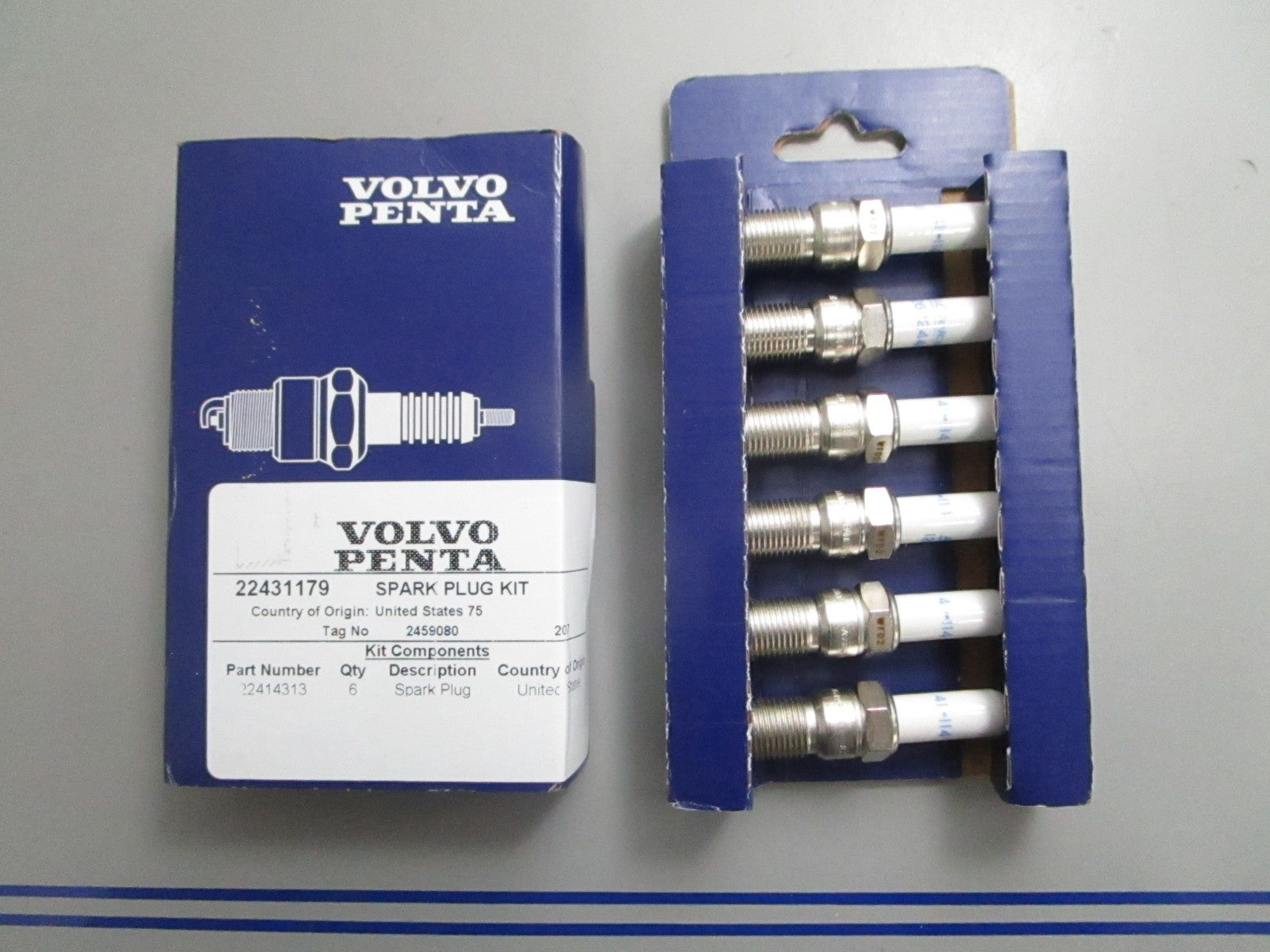 *NEW OEM* 0820 Volvo Penta 6 Spark Plug Kit 22431179