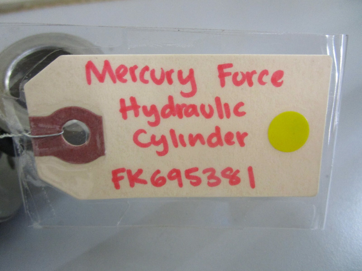 *NEW OEM* 0820 Mercury Force Hydraulic Cylinder FK695381