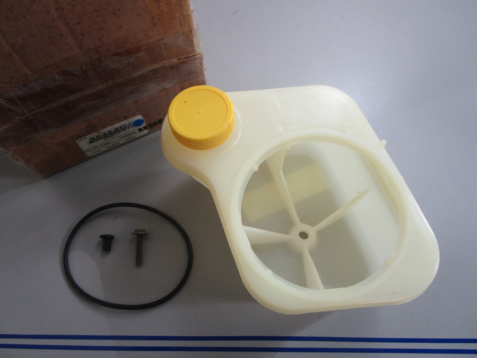 *NEW OEM* 0820 Volvo Penta Reservoir 854531