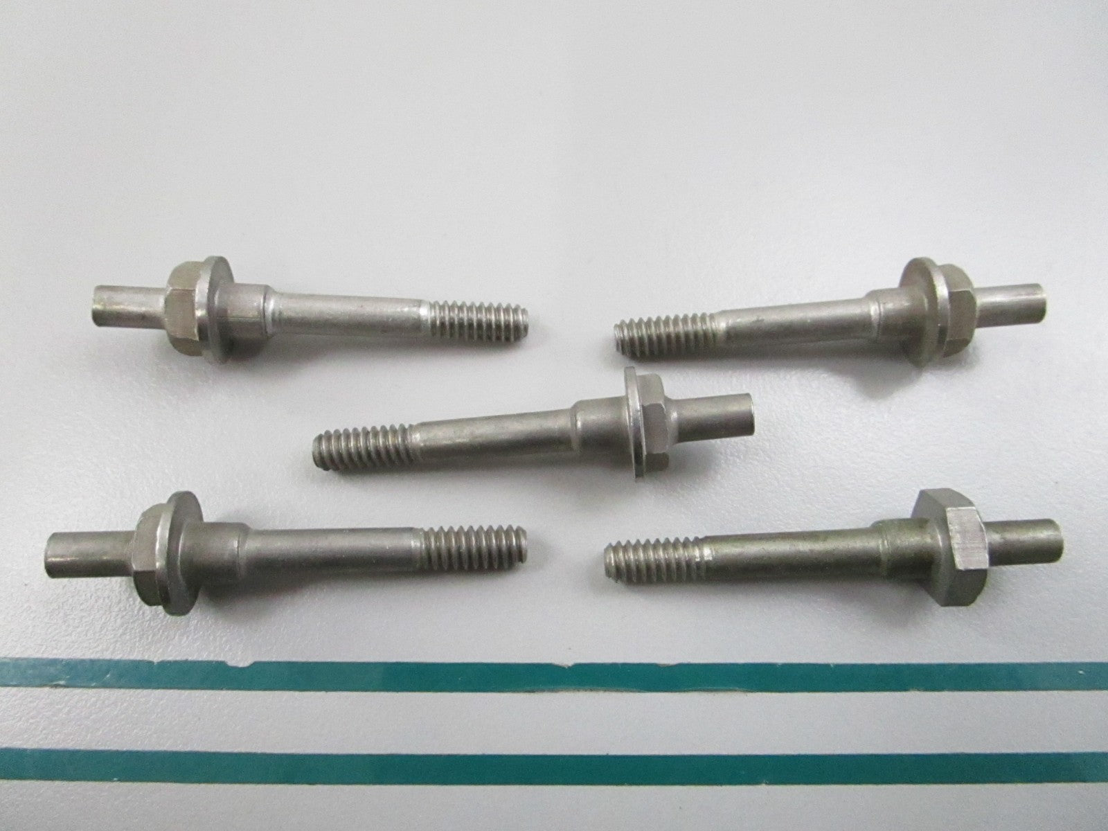 NEW OEM (LOT OF 5) 310052 0310052 OMC Johnson Evinrude Screw 0810