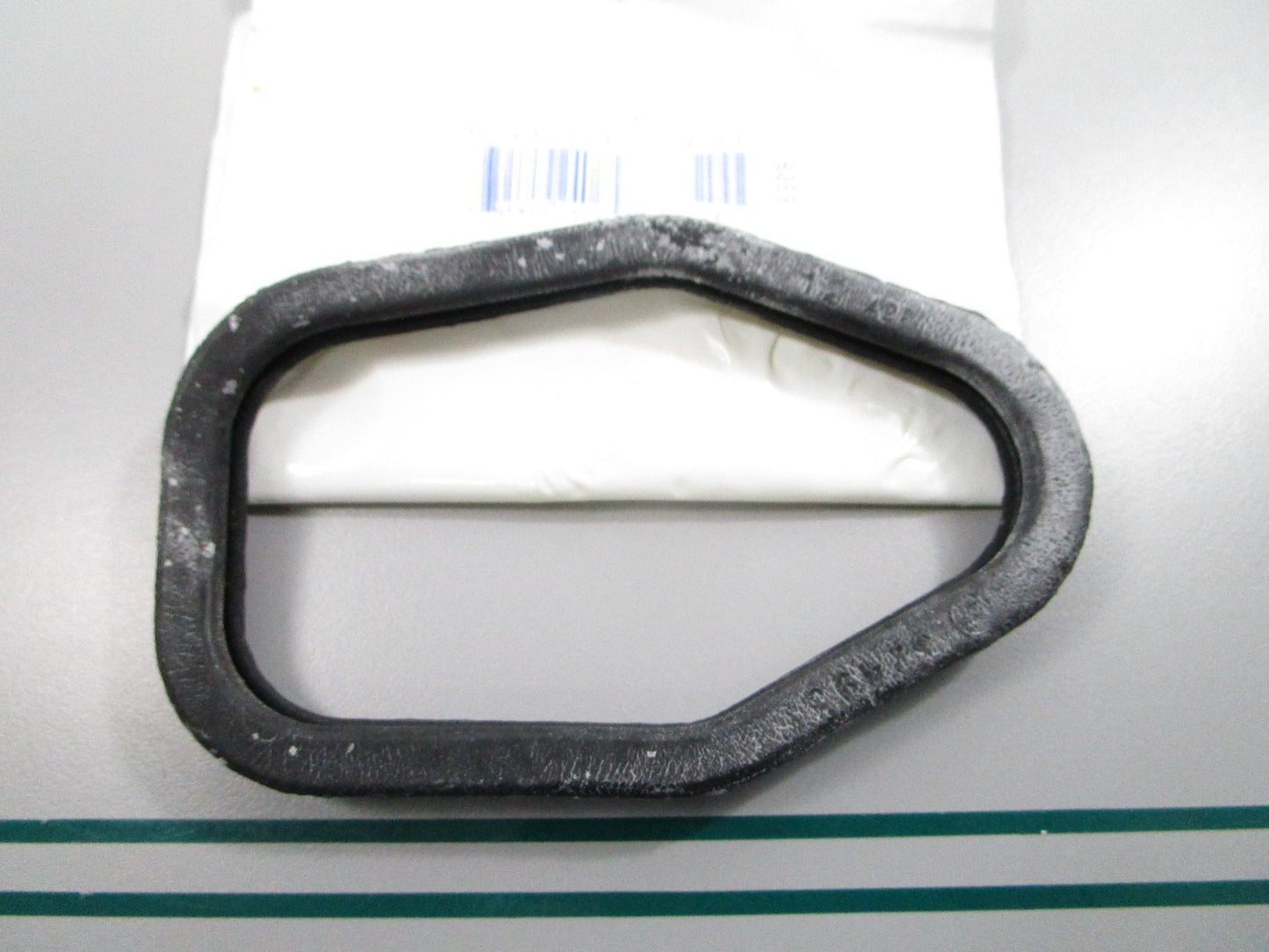 NEW OEM 324937 0324937 OMC Johnson Evinrude Seal 0810