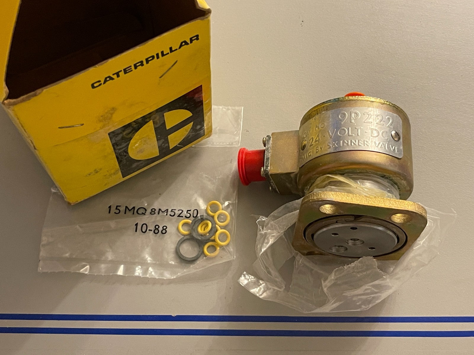 NEW OEM 9P-0222 CAT Caterpillar Solenoid Valve 0720