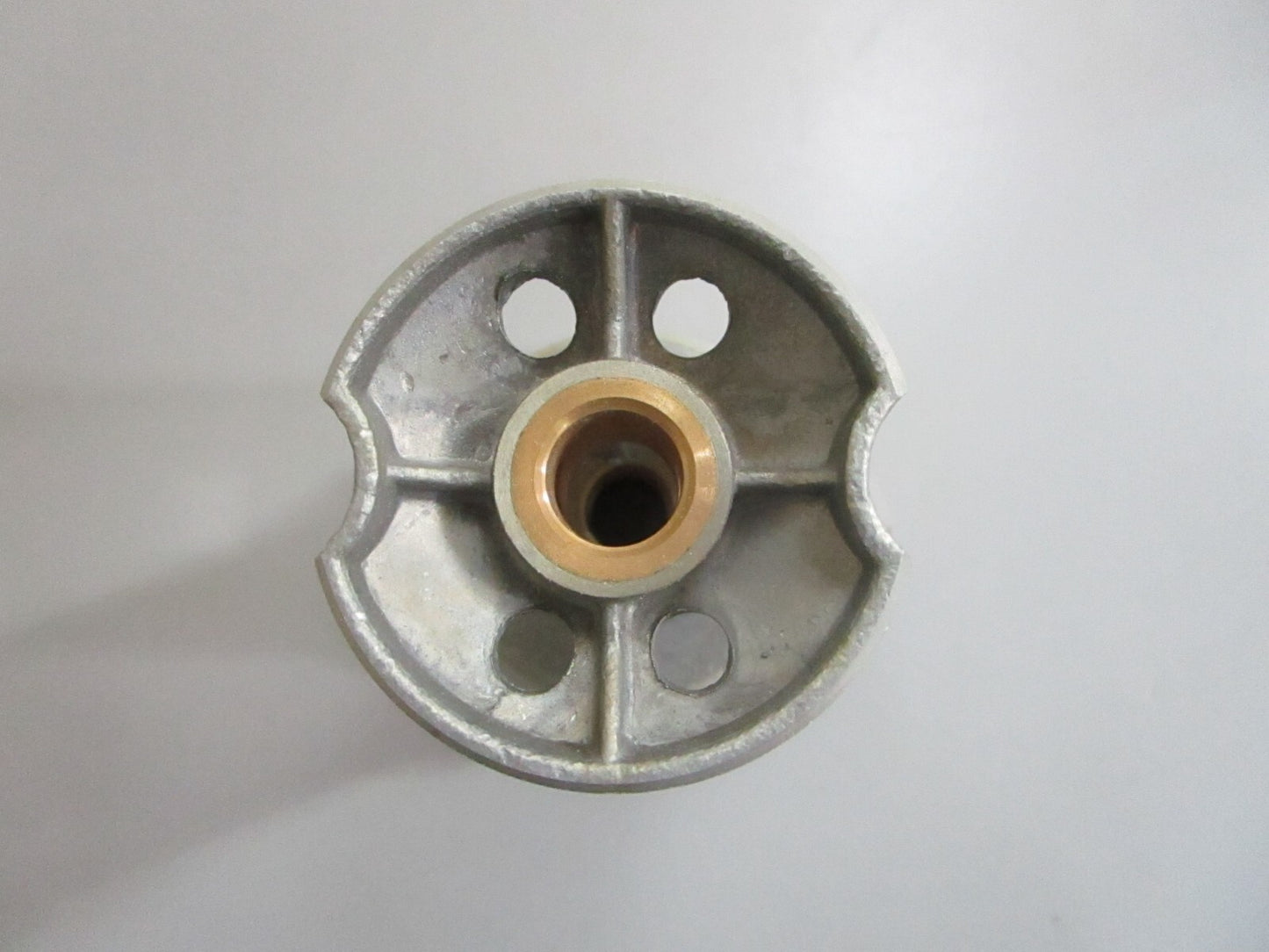 *NEW OEM* 0820 OMC Johnson Evinrude Bearing Carrier 384714 0384714 384711