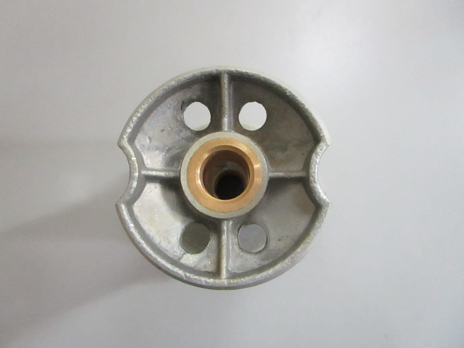 *NEW OEM* 0820 OMC Johnson Evinrude Bearing Carrier 384714 0384714 384711