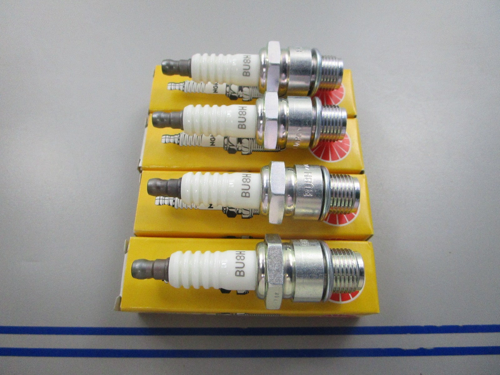 NEW (LOT OF 4) BU8H NGK Spark Plug 0810