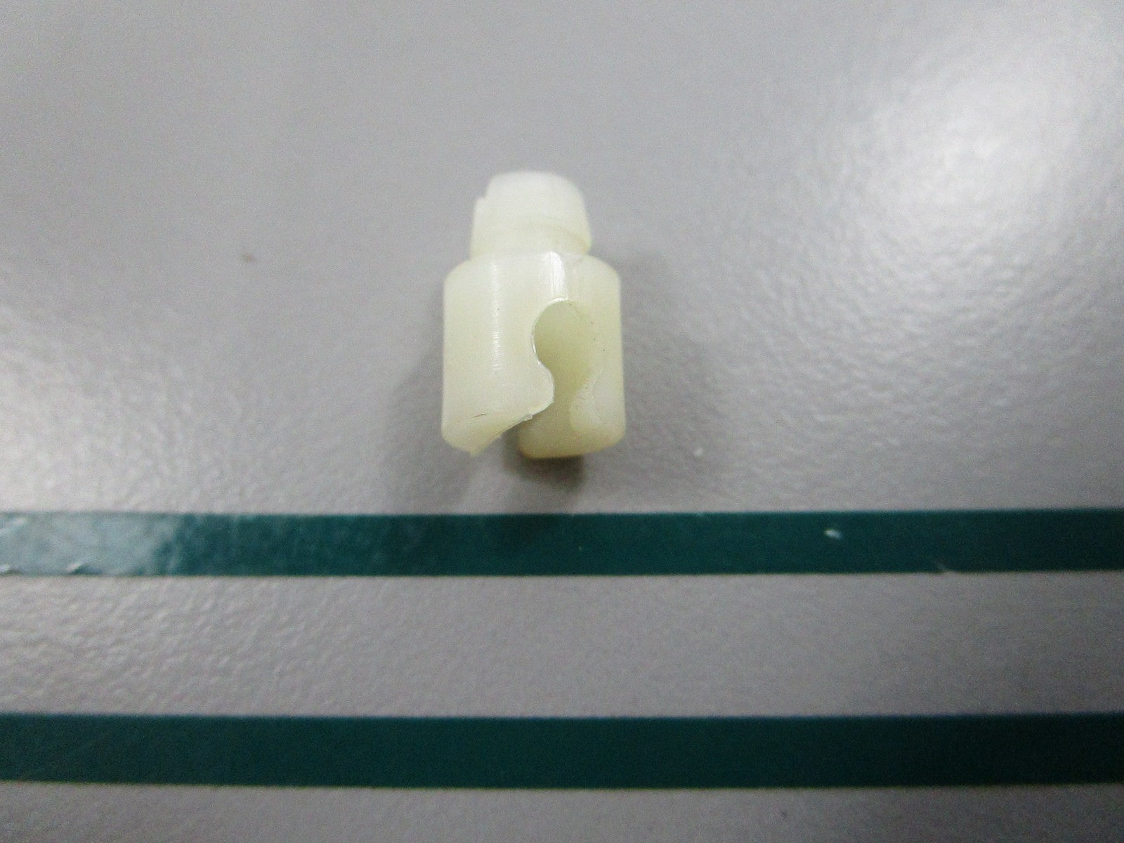 NEW OEM 313329 0313329 OMC Johnson Evinrude Retainer 0810