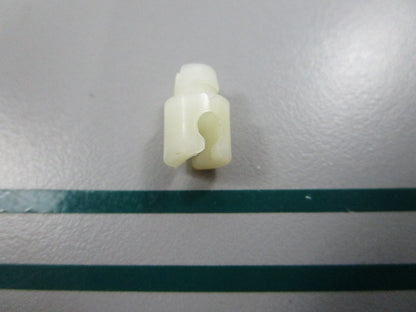 NEW OEM 313329 0313329 OMC Johnson Evinrude Retainer 0810