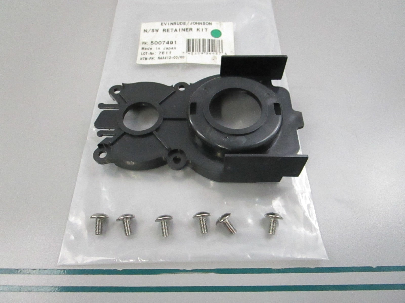 NEW OEM 5007491 OMC Johnson Evinrude Retainer Kit 0810