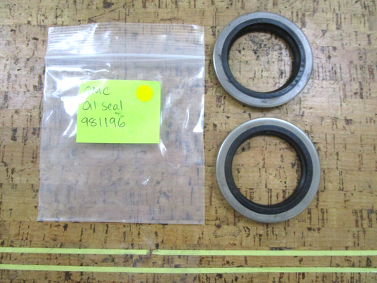 *NEW OEM* (LOT OF 2) 0750 OMC Johnson Evinrude OIL SEAL 981196 0981196
