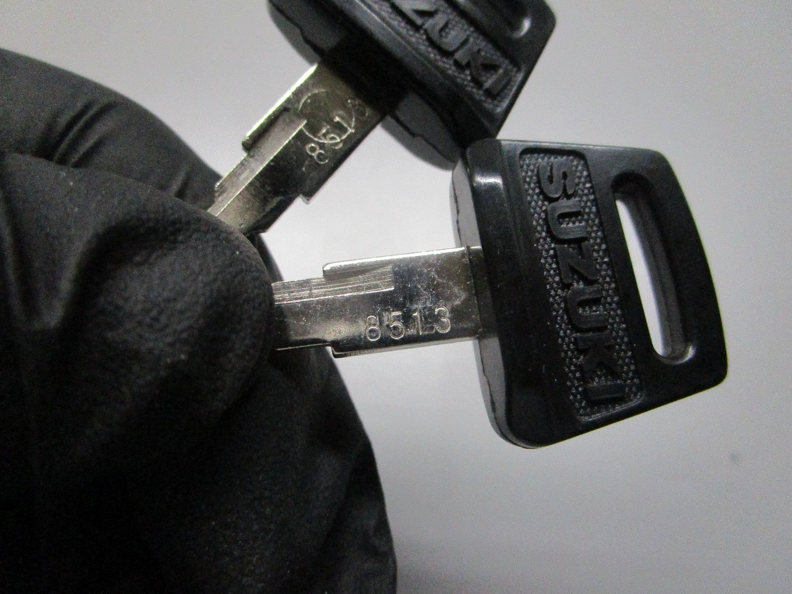 *NEW OEM* (LOT OF 2) 0810 Suzuki (8518) Ignition Key 37141-93320