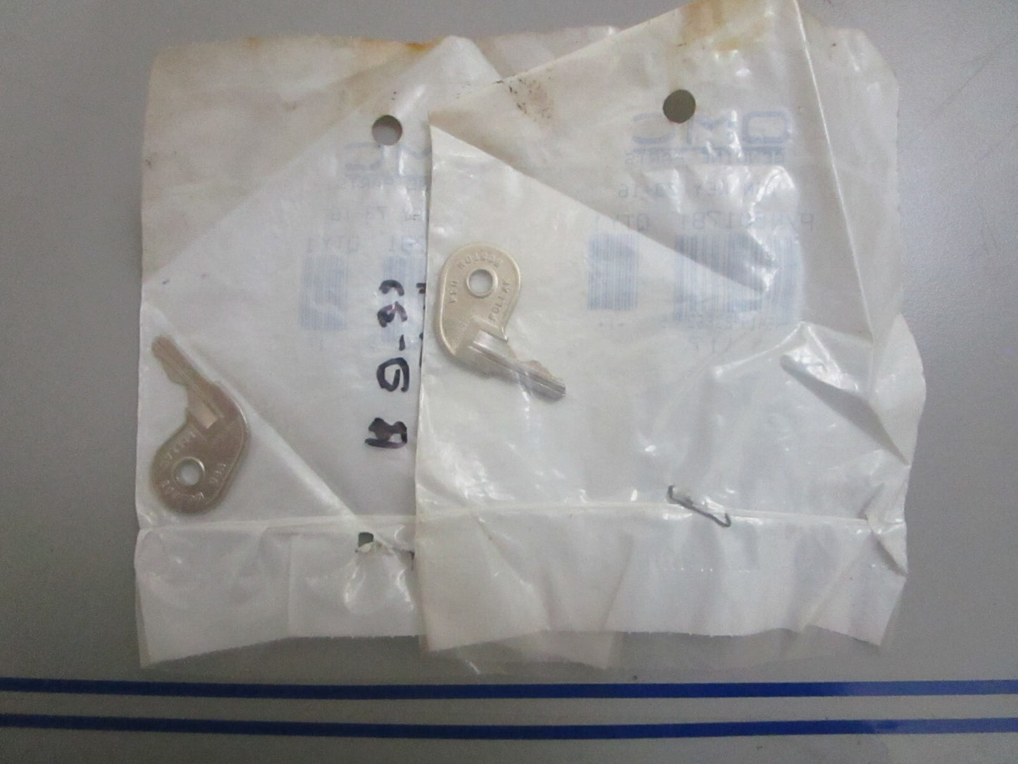 *NEW OEM* (LOT OF 2) 0810 OMC Johnson Evinrude 73 Series #16 Key 501781 0501781