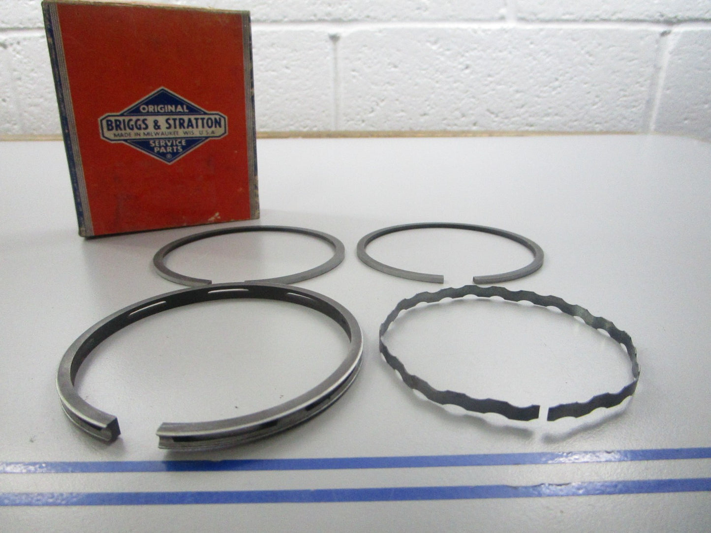 NEW OEM 299090 Briggs & Stratton (.010) Piston Ring Set 0810