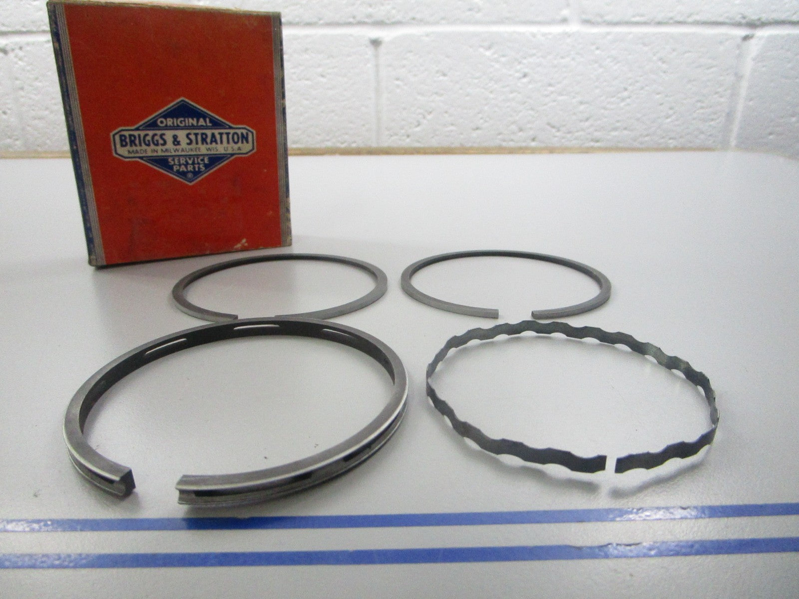 NEW OEM 299090 Briggs & Stratton (.010) Piston Ring Set 0810