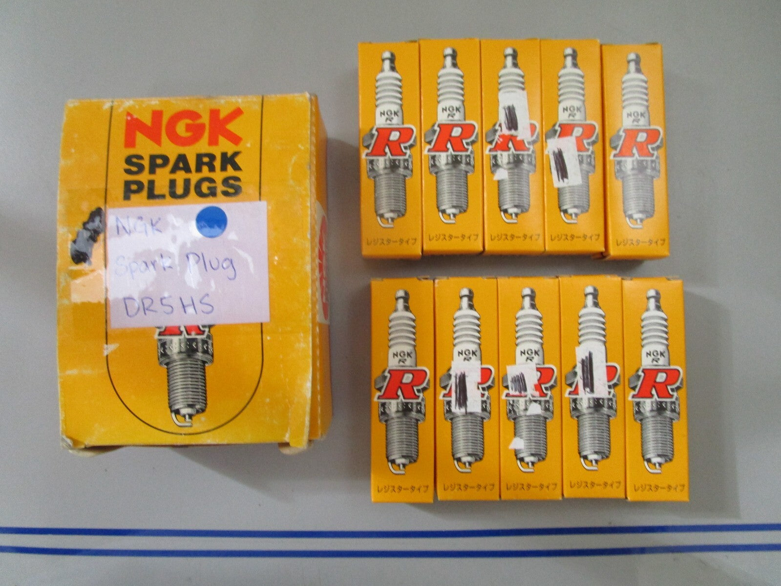 *NEW* (LOT OF 10) 0810 NGK Spark Plug DR5HS