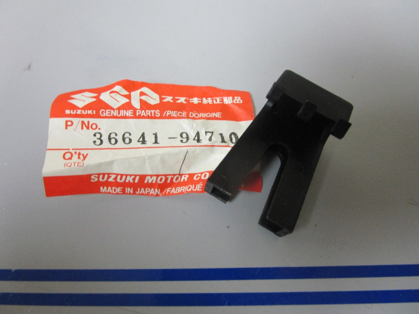 *NEW OEM* 0810 Suzuki Relay Harness Stopper 36641-94710