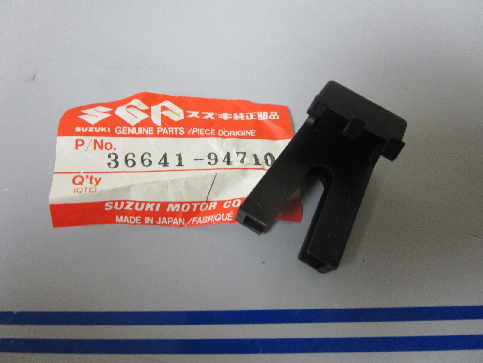 *NEW OEM* 0810 Suzuki Relay Harness Stopper 36641-94710