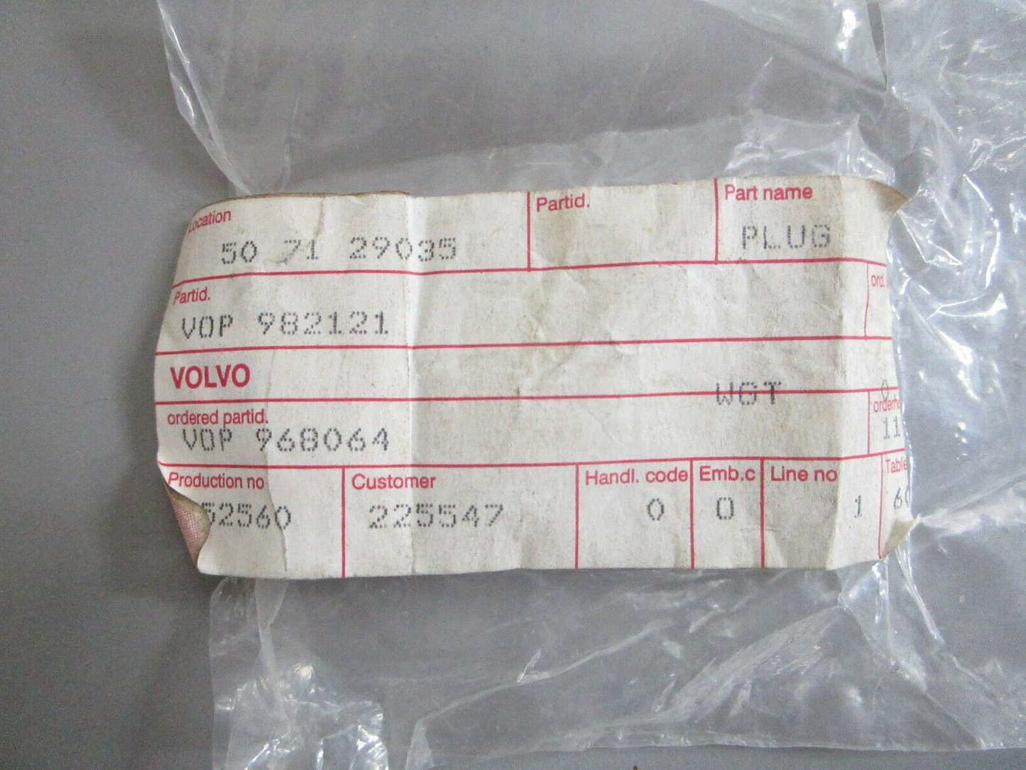 *NEW OEM* 0820 Volvo Penta Plug 982121