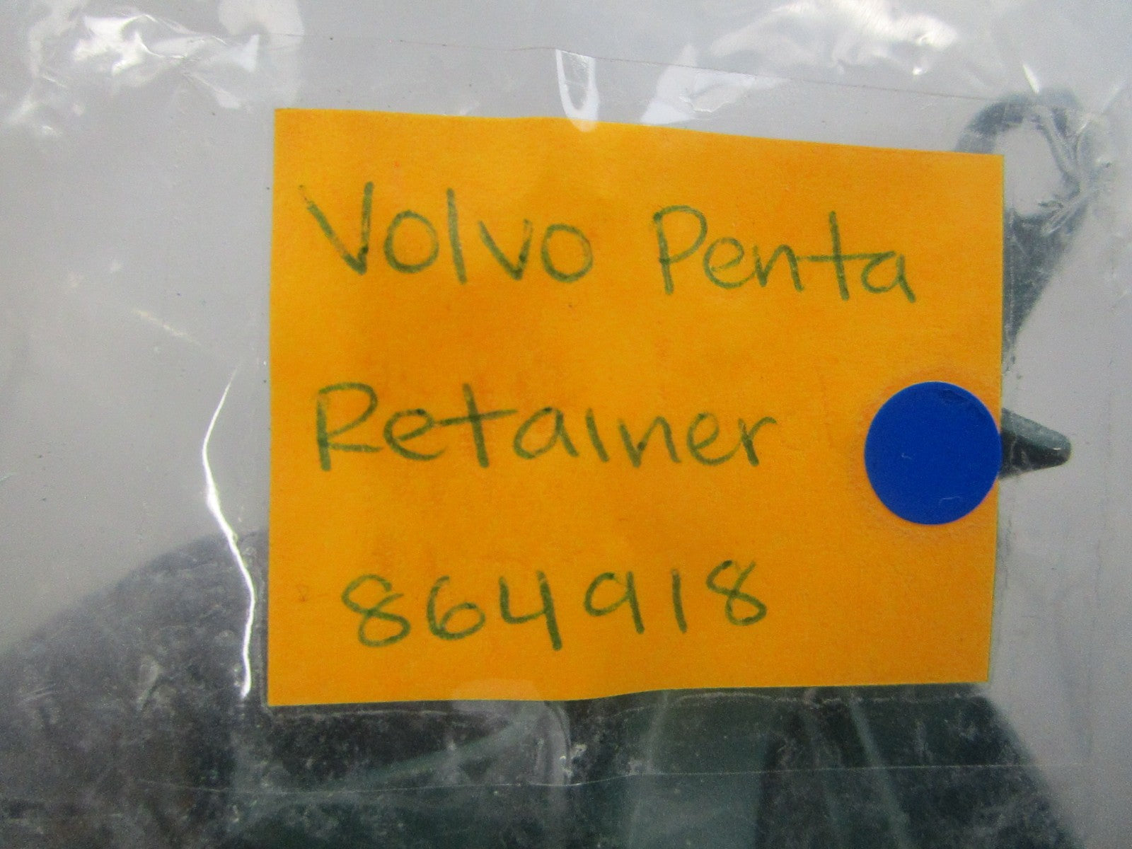 NEW OEM 864918 Volvo Penta Retainer 0810