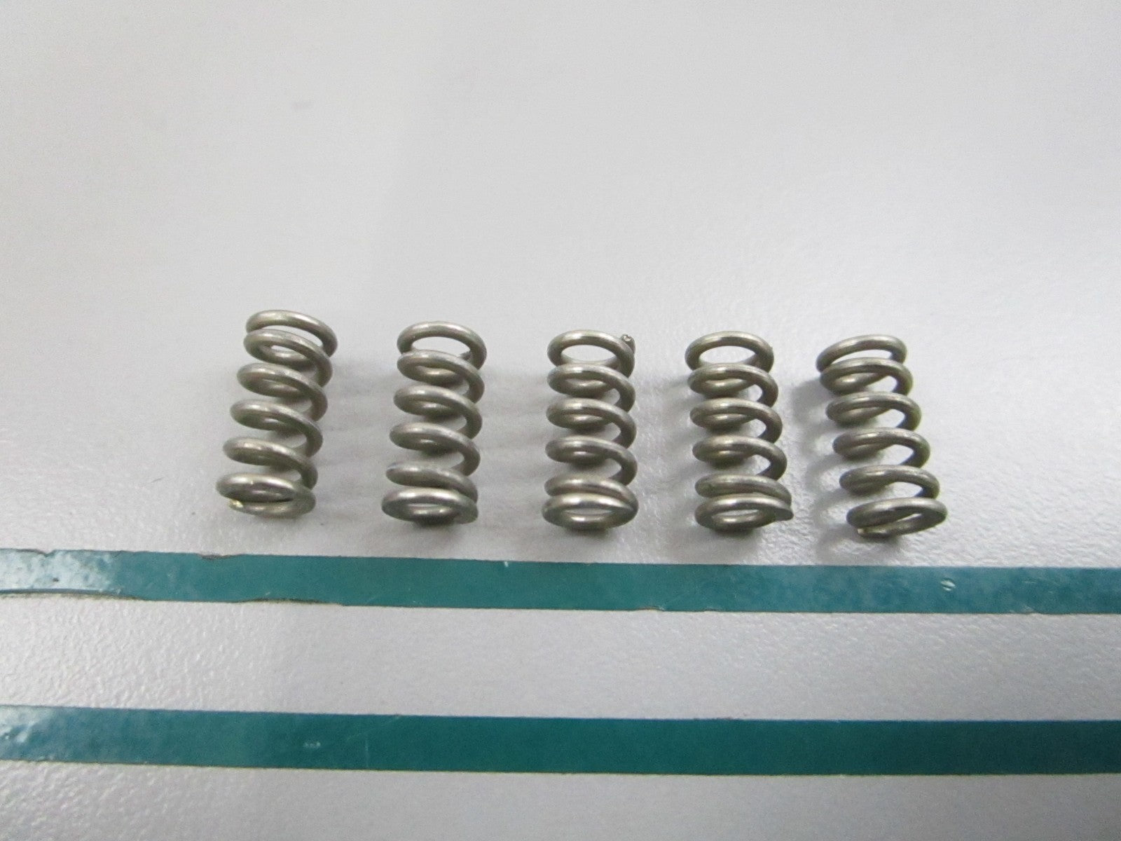 NEW OEM (LOT OF 5) 90501-10326 Yamaha Spring 0810