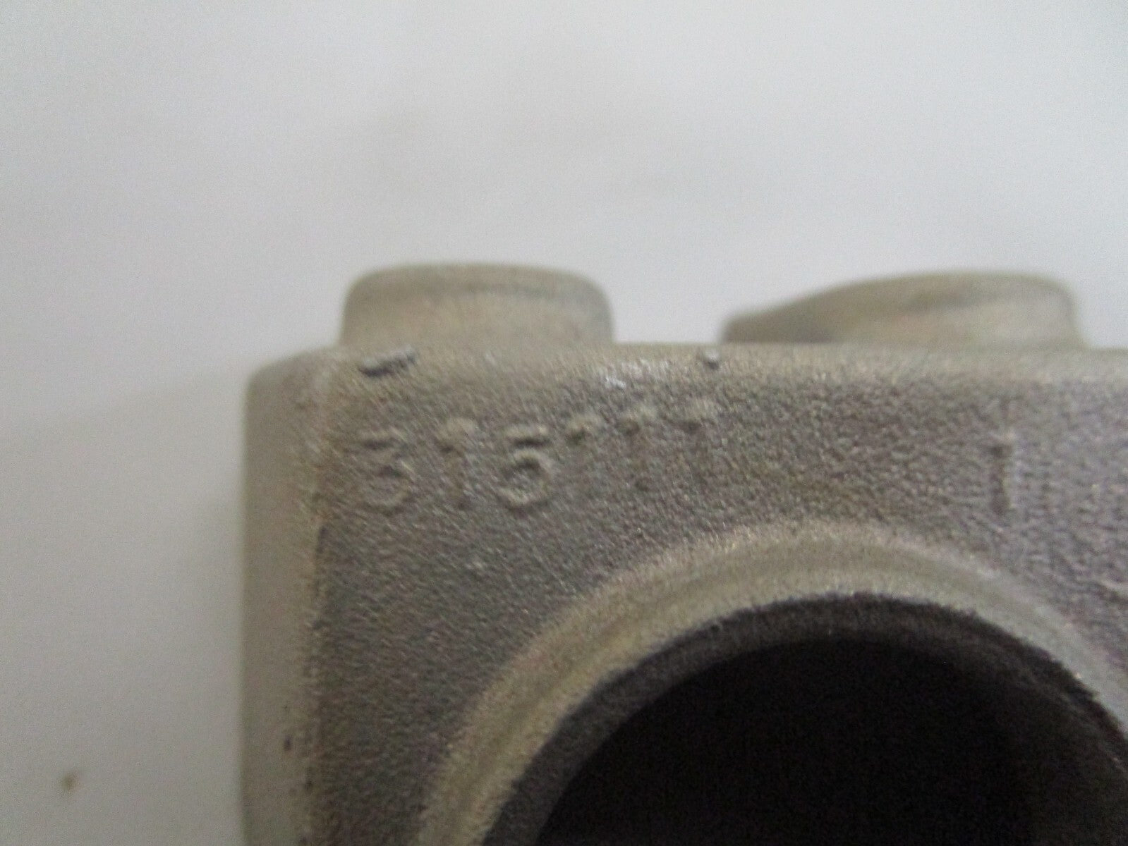 *NEW OEM* 0810 OMC Johnson Evinrude Front Support 315111 0315111