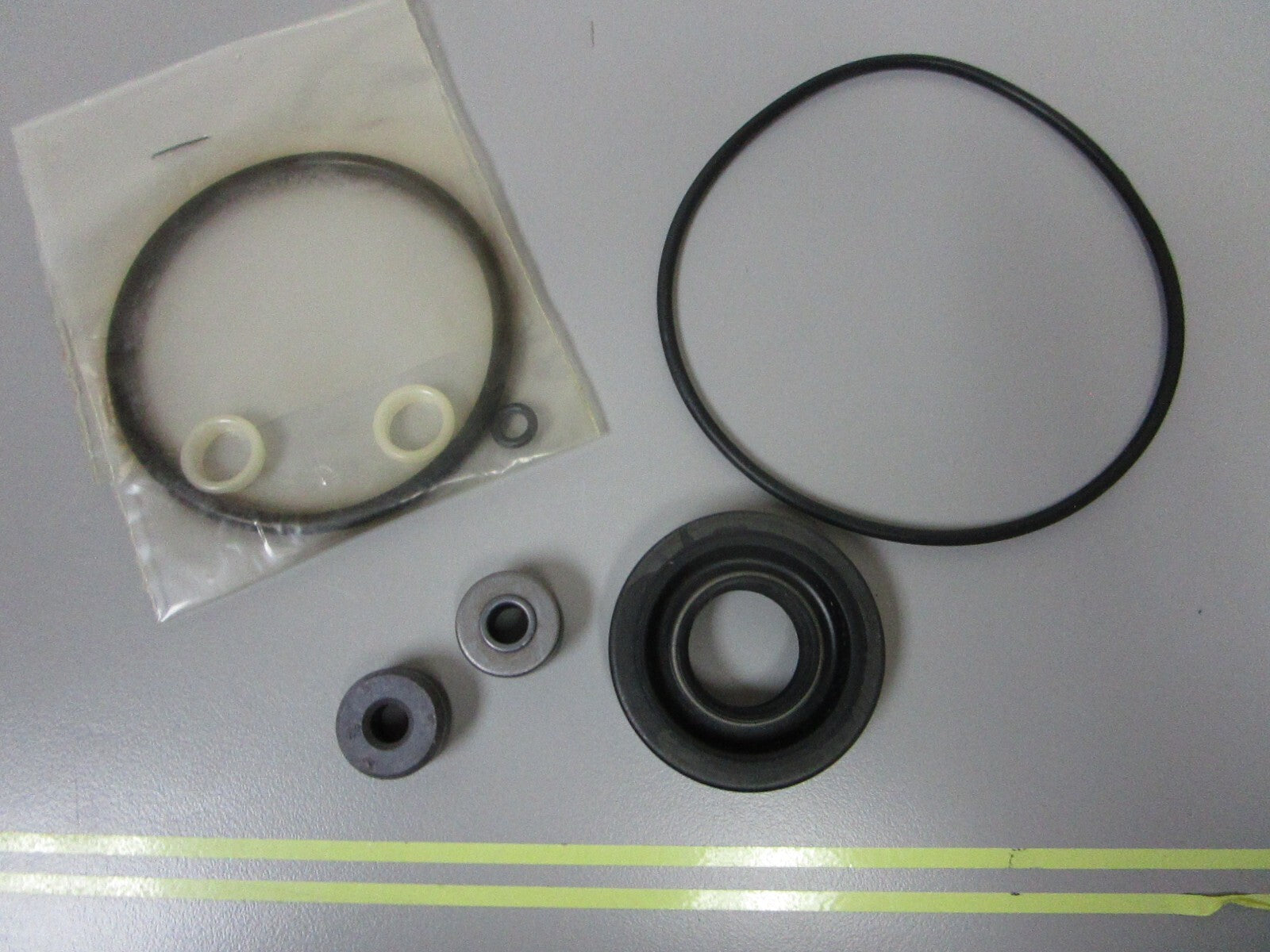 *NEW OEM* 0810 Mercury Quicksilver Seal Kit FK1060