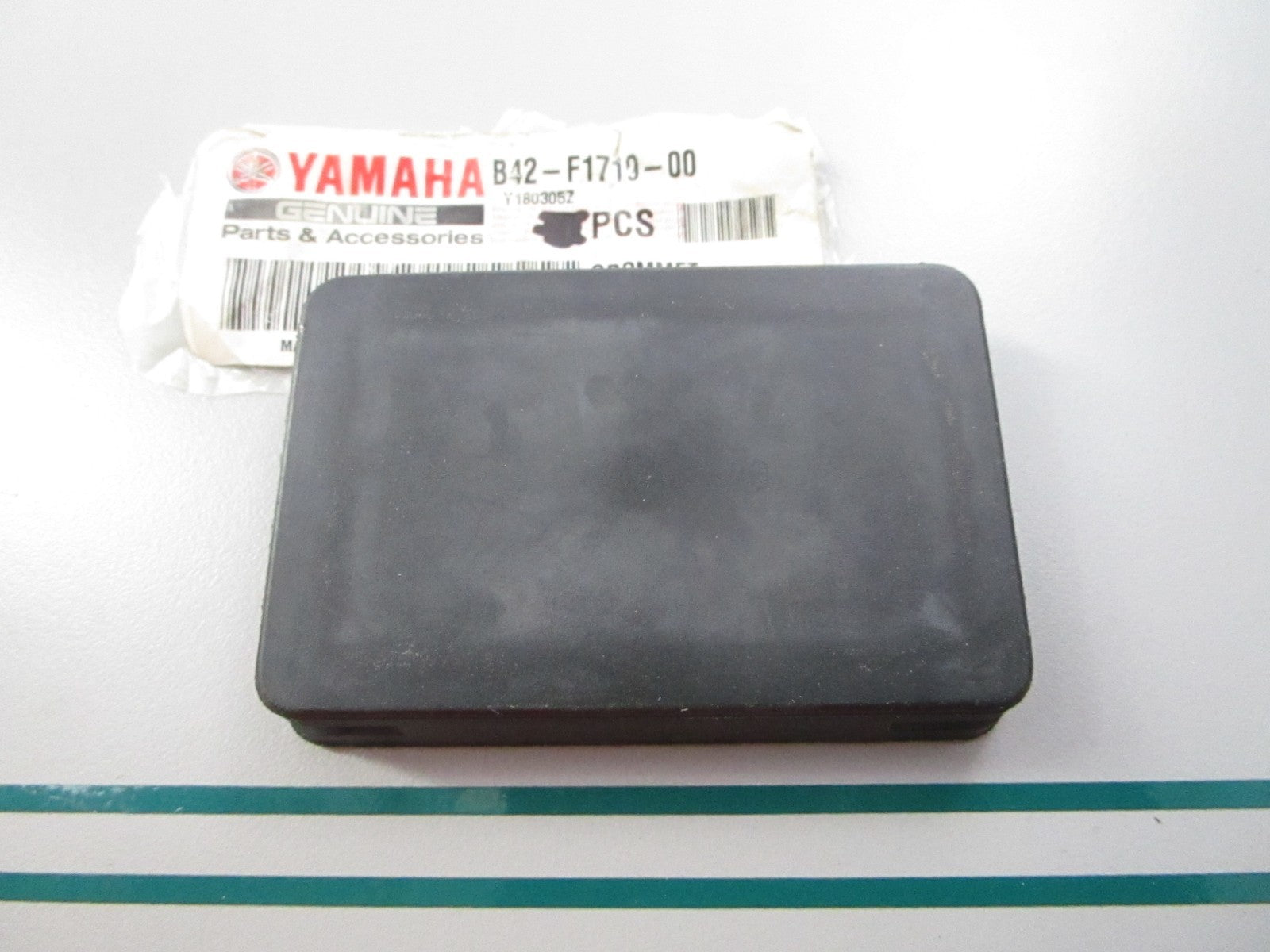 NEW OEM B42-F1719-00-00 Yamaha Grommet 0810