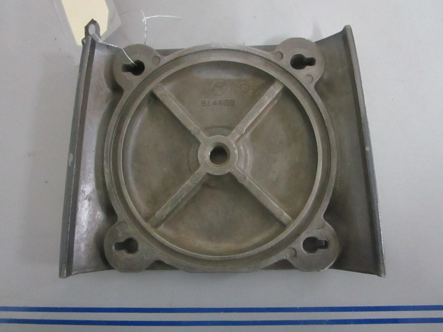 NEW OEM 914480 0914489 OMC Johnson Evinrude Drive Gear Housing Cover 0820