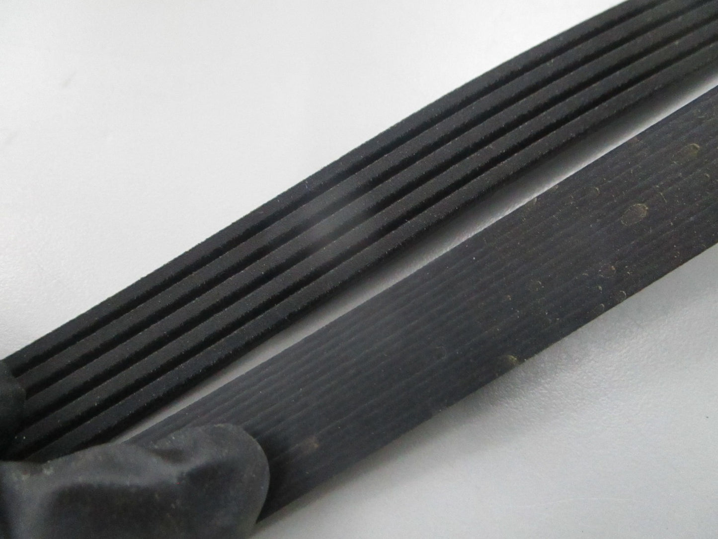 NEW K050486 Gates Micro-V Serpentine Belt 0810