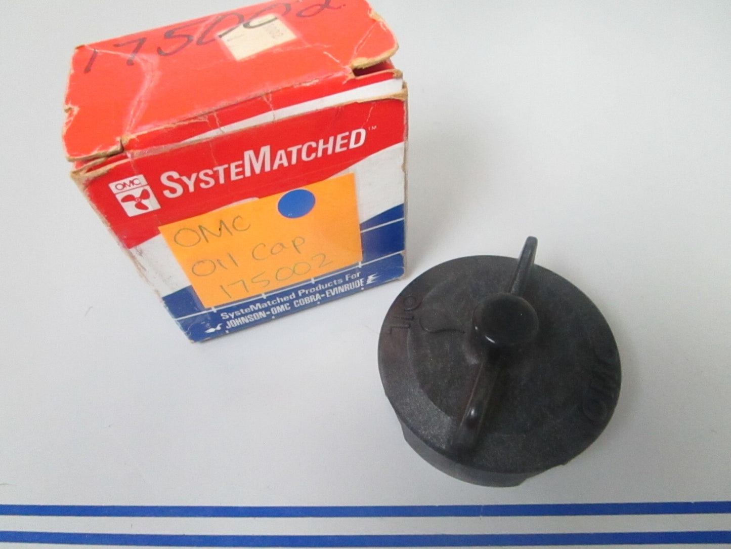 *NEW OEM* 0810 OMC Johnson Evinrude Oil Cap 175002 0175002
