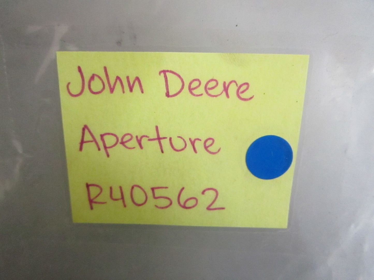 *NEW OEM* 0820 John Deere Aperture R40562