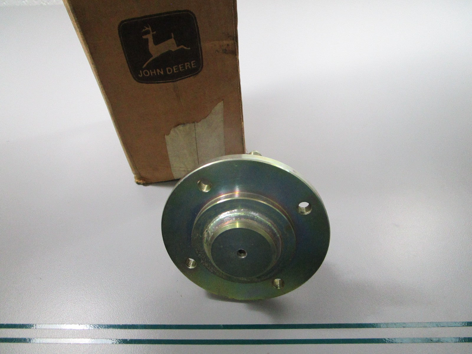 NEW OEM ET11081 John Deere Spindle 0810