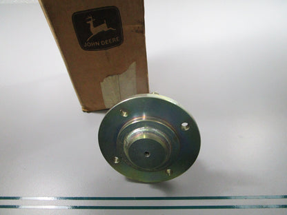 NEW OEM ET11081 John Deere Spindle 0810
