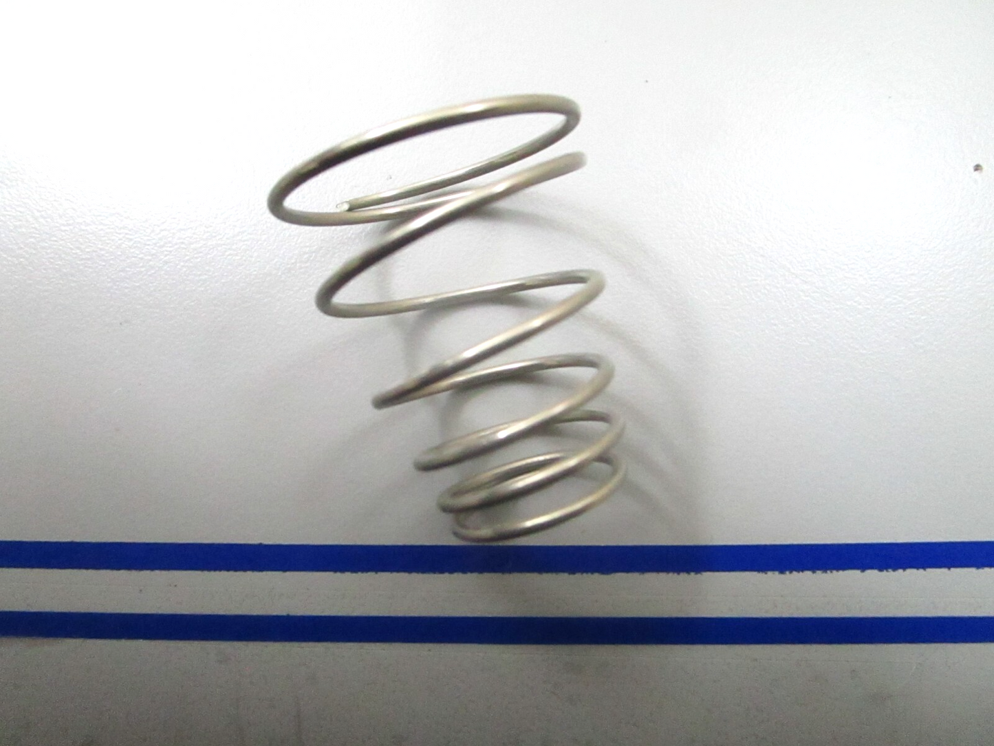 *NEW OEM* 0810 OMC Johnson Evinrude Spring 343020 0343020